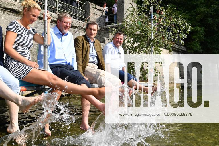 Ministerpraesident Dr. Markus Soeder (2.v.re) besichtigt gemeinsam mit u.a. Staatsminister Dr. Marcel Huber, dem Zweiten Buergermeister der Stadt Muenchen, Josef Schmid, und der Umweltreferentin der Landeshauptstadt Muenchen, Stephanie Jacobs, den moeglichen kuenftigen Standort fuer ein Isar-Flussbad im Bereich zwischen Corneliusbruecke und Boschbruecke gegenueber dem Deutschen Museum am 28.08.2018 in Muenchen,