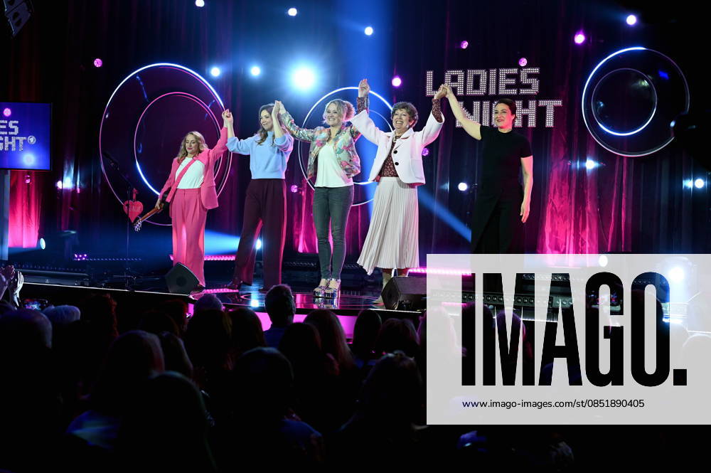 Miss Allie, l-r, Victoria Abelmann Brockmann, Lisa Feller, Lioba Albus und Eva Eiselt auf der Bühne bei der ARD Show Ladies Night die einzige Comedy- und Kabarettshow mit rein weiblicher Besetzung im deutschsprachigen Fernsehen: Sendetermin 18.04.2026 Das Erste.