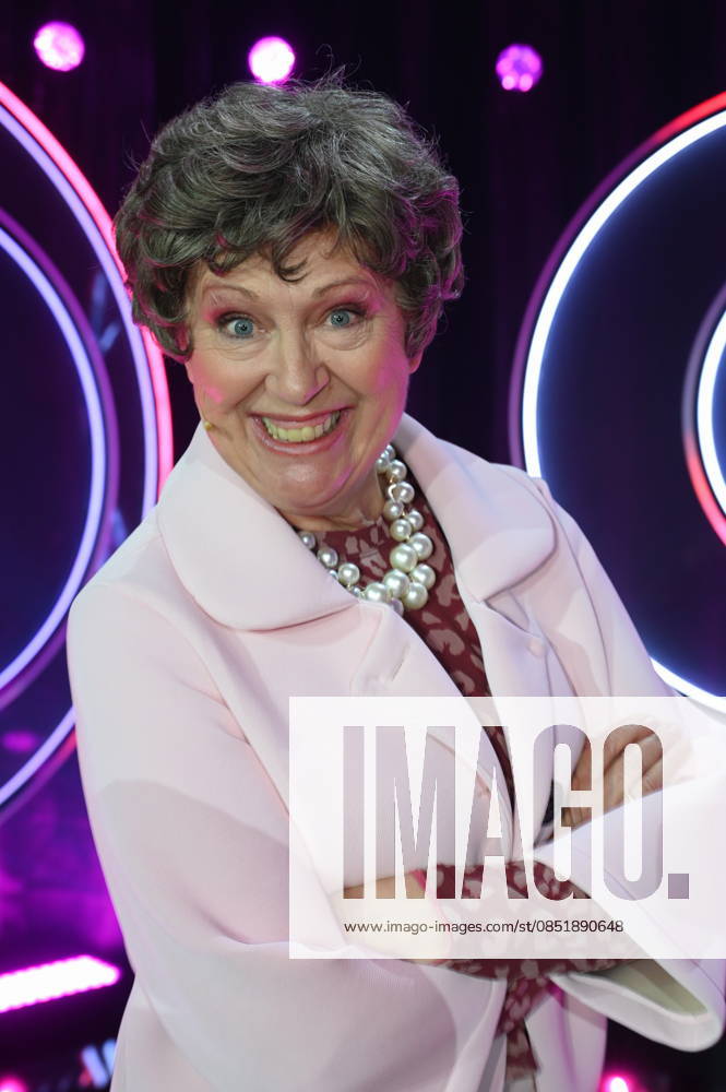Kabarettistin Lioba Albus zu Gast bei der ARD Show Ladies Night die einzige Comedy- und Kabarettshow mit rein weiblicher Besetzung im deutschsprachigen Fernsehen: