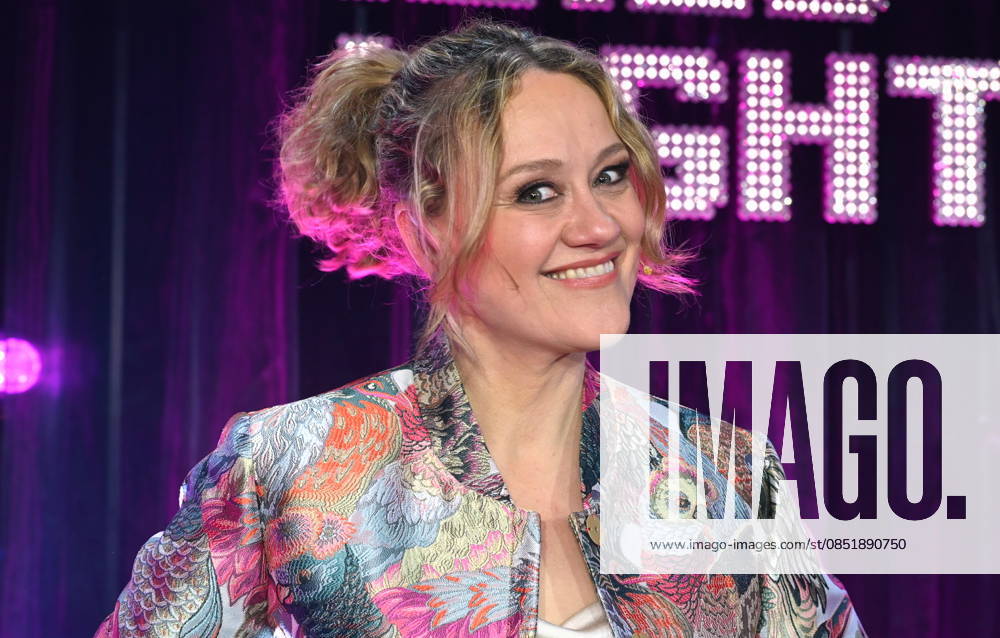 Komikerin Lisa Feller als Moderatorin der ARD Show Ladies Night die einzige Comedy- und Kabarettshow mit rein weiblicher Besetzung im deutschsprachigen Fernsehen: