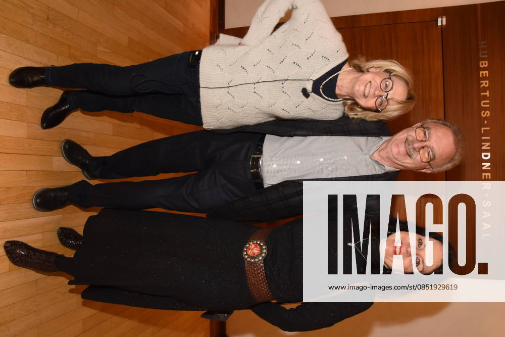 Gisela Schneeberger Schauspielerin Jo Baier Regisseur Sabine Rinberger Karl Valentin Museum Direktorin Muenchen Gruenwald 26.03.2026 Buergerhaus Roemerschanz Ausstellungs Eroeffnung fuer die Sonderausstellung Karl Valentin und die Alten Rittersleut in der Burg Gruenwald, Zweigmuseum der Archaeologischen Staatssammlung, Foto Muenchen