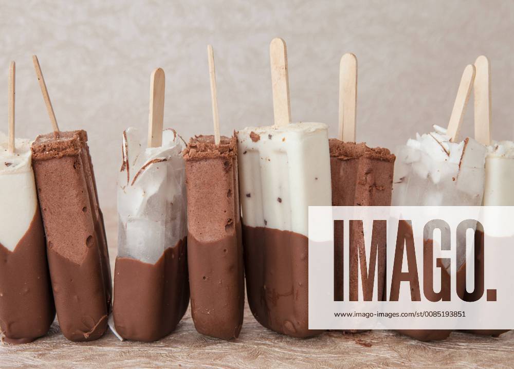 Eis am Stiel mit Schokolade, Vanille und Kokos - Ice cream popsicles