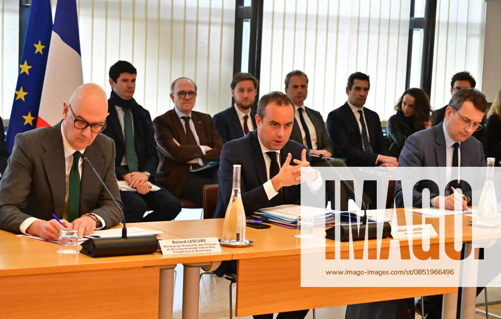 Roland Lescure, Minister of the Economy, Finance and Industrial, Energy and Digital Sovereignty, and Sébastien Lecornu, Prime Minister, Sébastien Lecornu, Prime Minister, and Renaud Duplay, Deputy Chief of Staff at a ministerial meeting to discuss public finances at the Economy ministry, des Finances et de la Souveraineté industrielle et numérique de France in Paris, France, March 27, 2026 Christian Liewig Bestimage Ministerials meeting to discuss public finances at the Economy ministry in Paris on March 27, 2026 Paris France