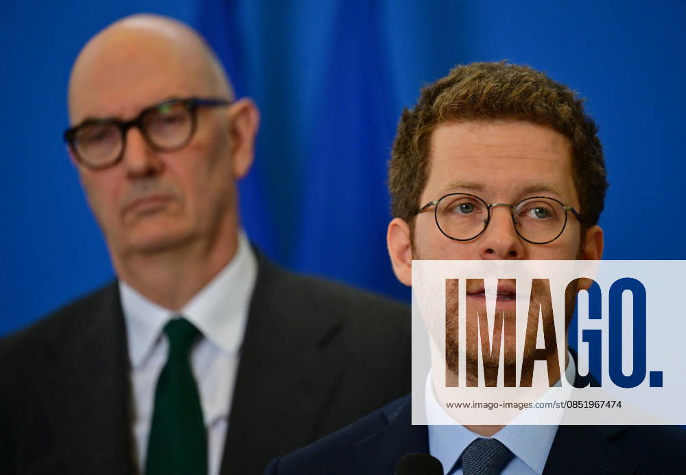 Roland Lescure, Minister of the Economy, Finance and Industrial, Energy and Digital Sovereignty, and David Amiel, Minister Delegate to the Minister of Action and Public Accounts, responsible for the Civil Service and State Reform, at a ministerial meeting to discuss public finances at the Economy ministry in Paris, France on March 27, 2026 Christian Liewig Bestimage Ministerials meeting to discuss public finances at the Economy ministry in Paris on March 27, 2026 Paris France