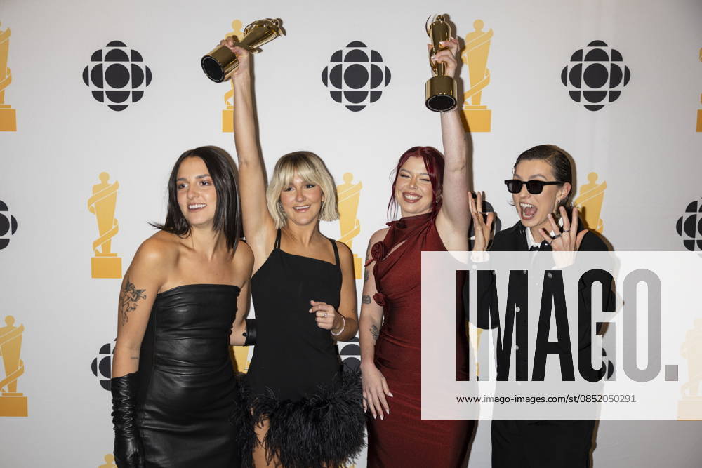 The Beaches pose for photos after winning Group of the Year during the 2026 Juno Awards Gala in Hamilton, Saturday, March 28, 2026. Hamilton Canada - ZUMAc35_ 20260328_zaf_c35_229