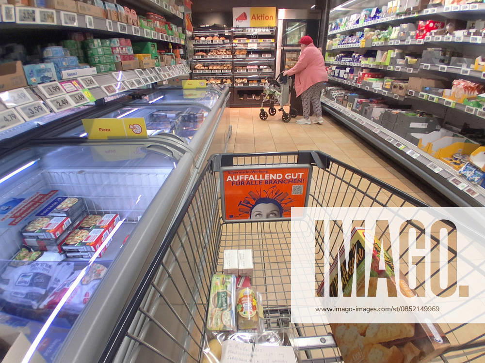 Netto-Einkauf zu Zeiten von Inflation und Konjunktur. Netto-Einkauf in einem Supermarkt oder Discounter