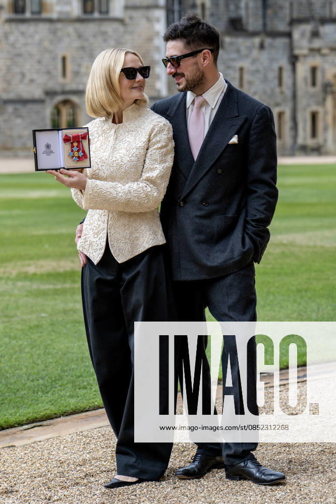 . 31 03 2026. Windsor, United Kingdom. Actress Carey Mulligan with her husband Marcus Mumford, after she received a CBE at an Investiture at Windsor Castle, United Kingdom xi-Imagesx IIM-26674-0006