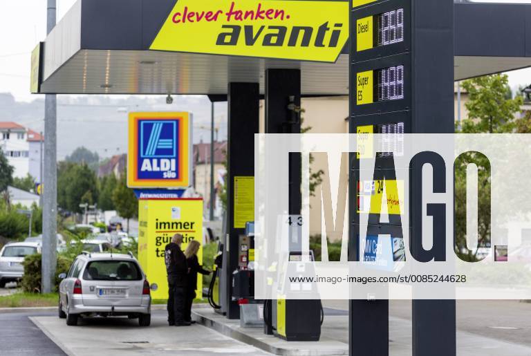 DEU; Deutschland, Stuttgart, 31.08.2018: Tanken bei Aldi: Der Discounter testet in Stuttgart-Obertürkheim eine Automaten-Tankstelle. Verläuft das Pilotprojekt erfolgreich, soll die Billig-Marke Avanti flächendecken an den Markt gehen. Das macht die etablierten Marken nervös. Das Pilotprojekt wurde Ende August 2019 in Zusammenarbeit mit einem Tochterunternehmen des österreichischen Mineralölkonzerns OMV gestartet.