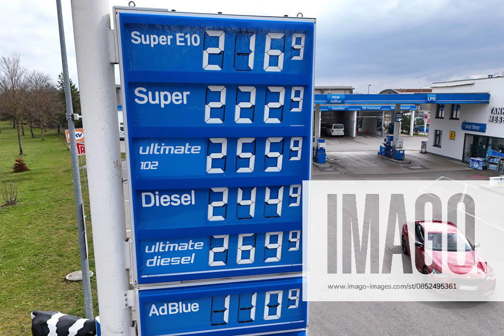 Nach neuer Tankregel:DIESEL Kraftstoff erreicht historischen Hoechstand am 02.04.2026 an dieser Tankstelle in Muenchen. Spritpreise uebersteigen historische Hoechstwerte. Kein Ende in Sicht-taeglich neue Hoechsstaende beim Tanken. Explodierende Spritpreise wegen Iran Krieg dauern an. Benzinpreise an einer Tankstelle in Muenchen