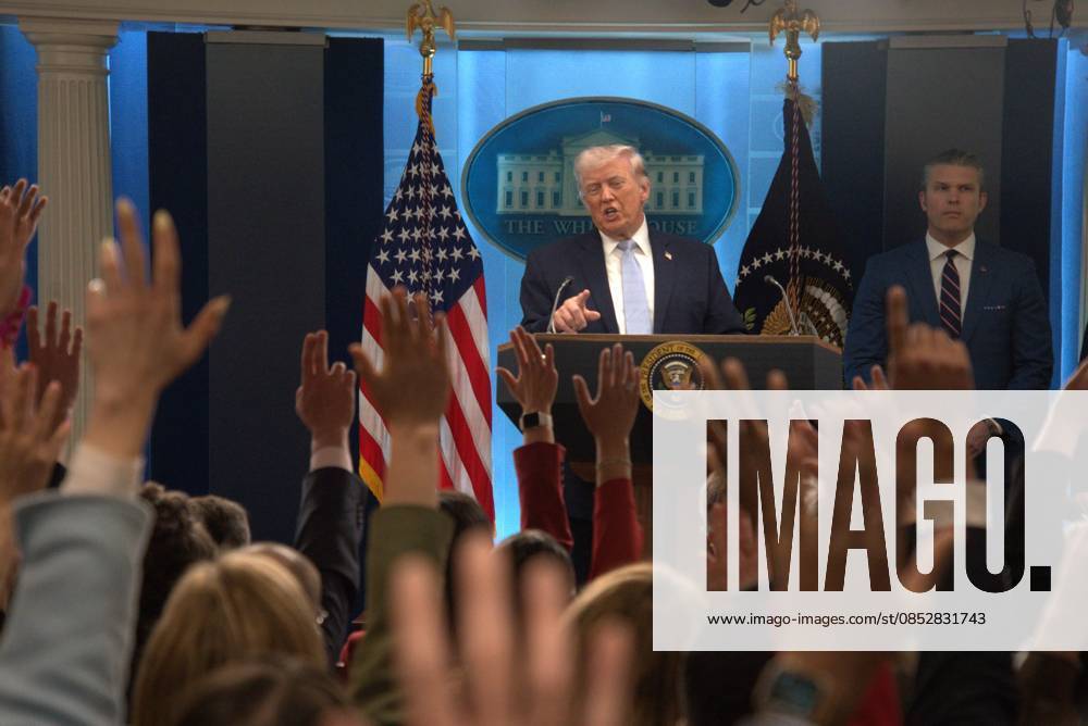 (260406) -- WASHINGTON, April 6, 2026 -- U.S. President Donald Trump speaks during a press conference at the White House in Washington, D.C., the United States, April 6, 2026. Trump said Monday that Iran could be taken out in one night and that night might be Tuesday evening, the deadline Trump set for Iran to make a deal and reopen the Strait of Hormuz. (Photo by Li Yuanqing Xinhua) U.S.-WASHINGTON, D.C.-WHITE HOUSE-TRUMP-PRESS CONFERENCE-IRAN LixRui