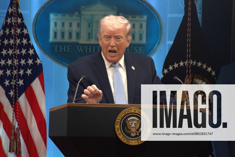 (260406) -- WASHINGTON, April 6, 2026 -- U.S. President Donald Trump speaks during a press conference at the White House in Washington, D.C., the United States, April 6, 2026. Trump said Monday that Iran could be taken out in one night and that night might be Tuesday evening, the deadline Trump set for Iran to make a deal and reopen the Strait of Hormuz. (Photo by Li Yuanqing Xinhua) U.S.-WASHINGTON, D.C.-WHITE HOUSE-TRUMP-PRESS CONFERENCE-IRAN LixRui