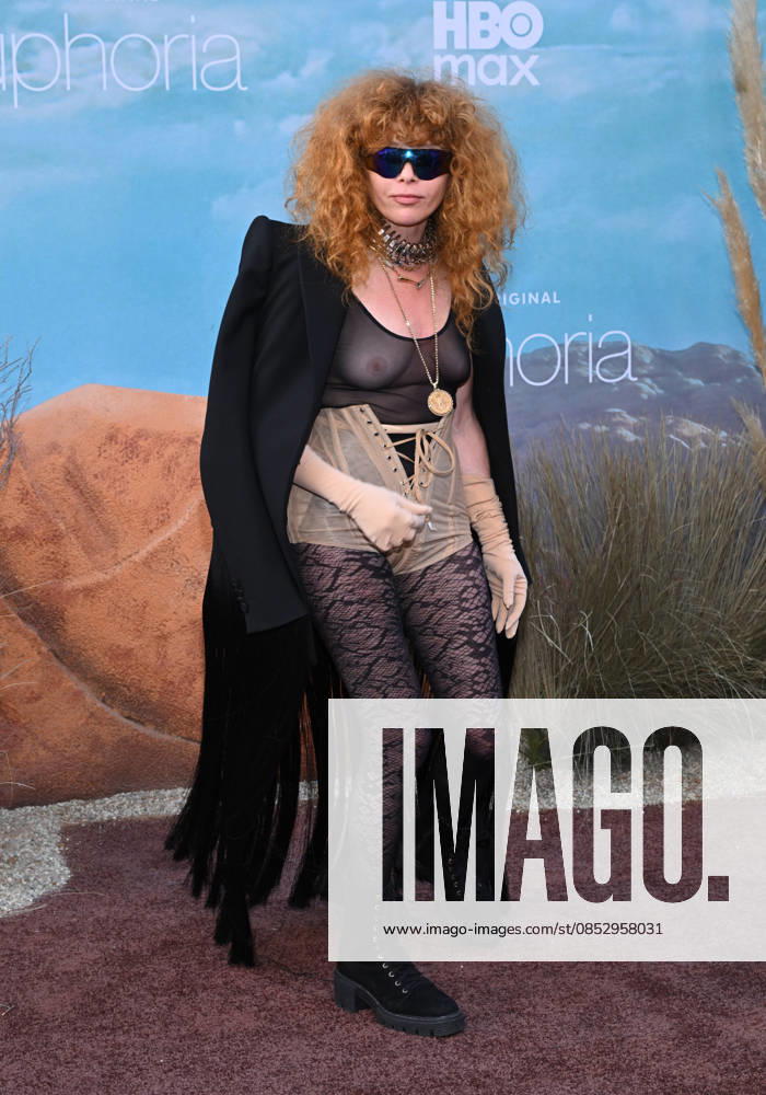 ˜Euphoria S3 Los Angeles Premiere Natasha Lyonne arriving to the season 3 Euphoria Los Angeles premiere held at the TCL Chinese Theatre on April 07, 2026 in Hollywood, CA. Hollywood TCL Chinese Theatre California USA