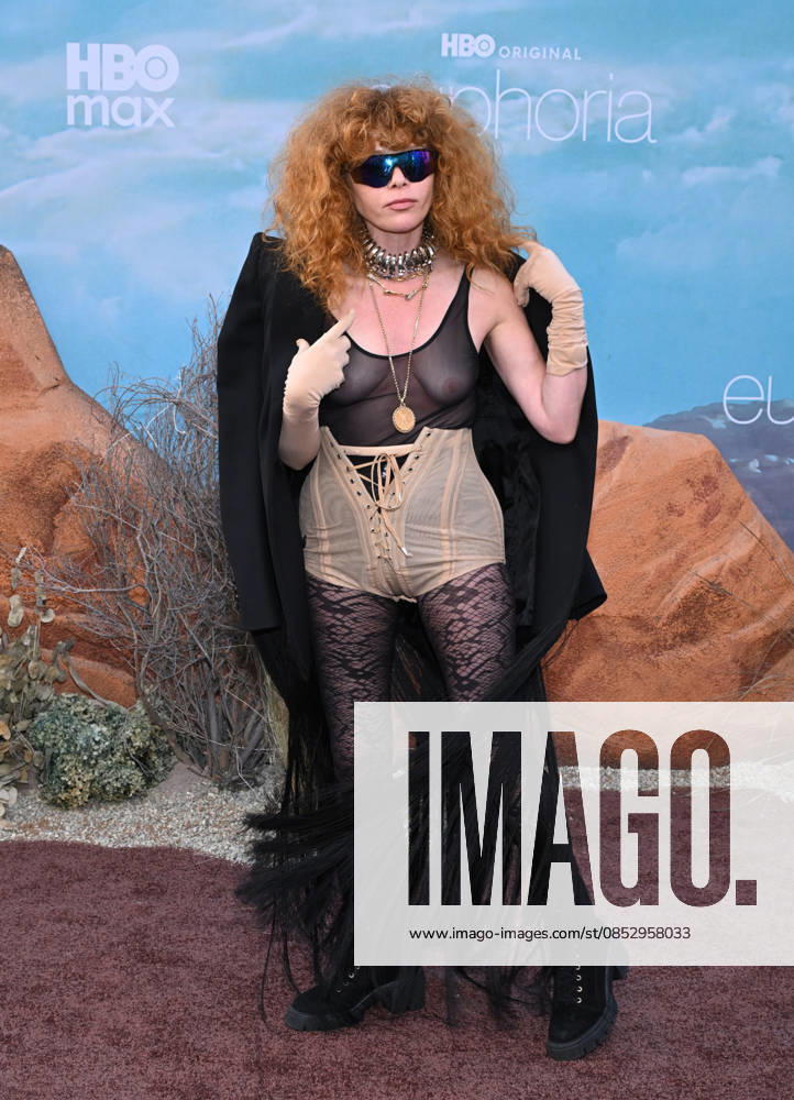 ˜Euphoria S3 Los Angeles Premiere Natasha Lyonne arriving to the season 3 Euphoria Los Angeles premiere held at the TCL Chinese Theatre on April 07, 2026 in Hollywood, CA. Hollywood TCL Chinese Theatre California USA