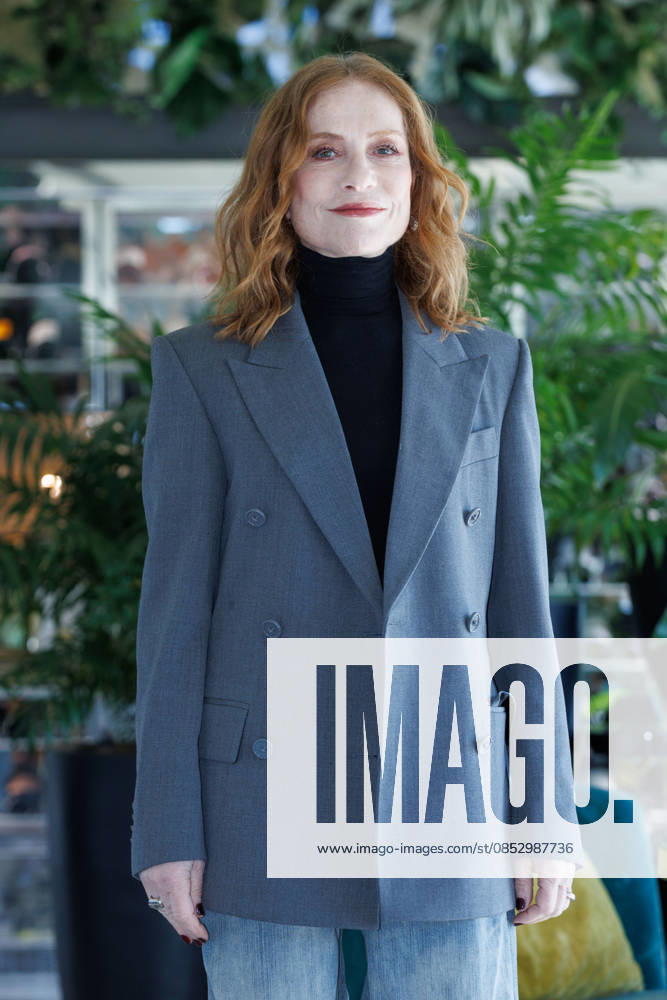 News - Photocall - La donna piu ricca del mondo Isabelle Huppert attends the photocall for the movie La donna piu ricca del mondo on April 08, 2026 at Sofitel Hotel Villa Borghese, Rome, Italy Rome Sofitel Hotel Villa Borghese Italy
