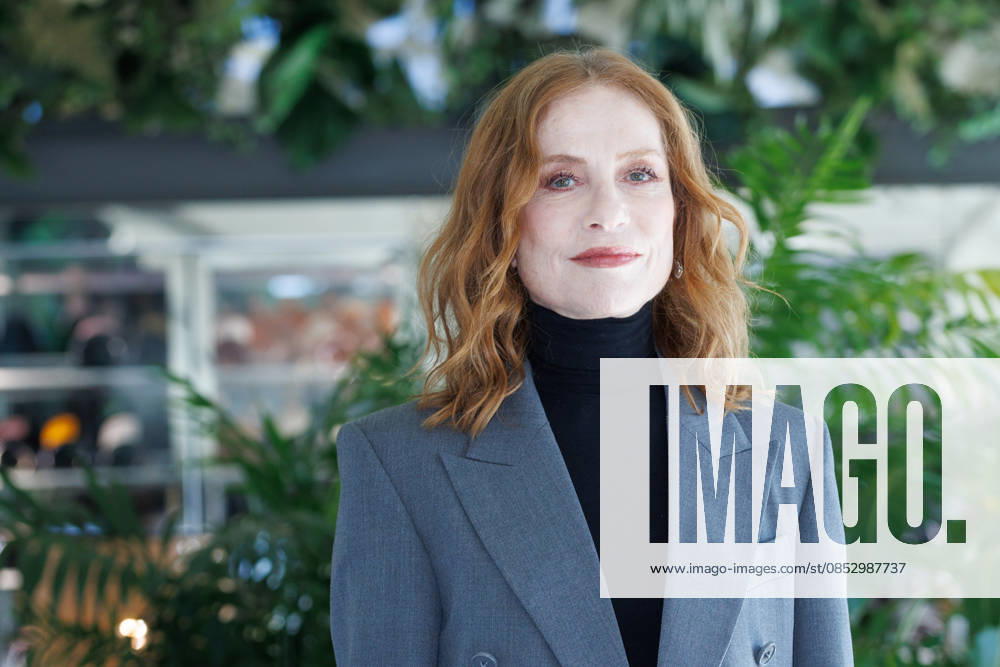 News - Photocall - La donna piu ricca del mondo Isabelle Huppert attends the photocall for the movie La donna piu ricca del mondo on April 08, 2026 at Sofitel Hotel Villa Borghese, Rome, Italy Rome Sofitel Hotel Villa Borghese Italy