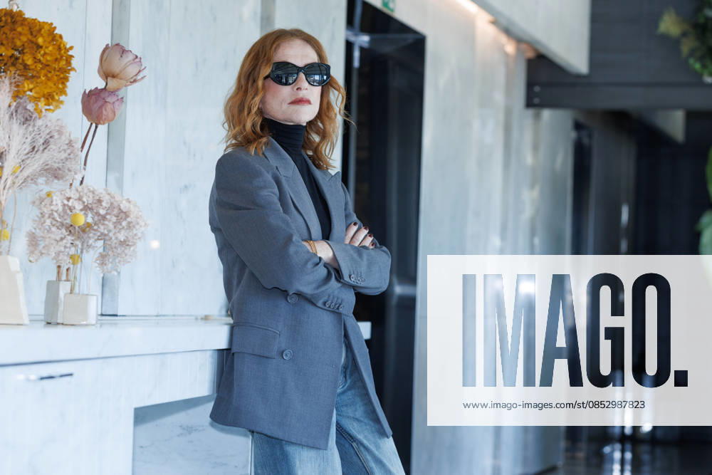 News - Photocall - La donna piu ricca del mondo Isabelle Huppert attends the photocall for the movie La donna piu ricca del mondo on April 08, 2026 at Sofitel Hotel Villa Borghese, Rome, Italy Rome Sofitel Hotel Villa Borghese Italy