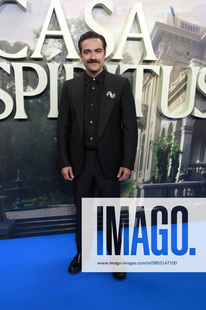 Premiere of the new series La casa de los espíritus Alfonso Herrera during the premiere of La casa de los espíritus, the new series from Amazon Prime, on April 9, 2026, in Madrid Spain Based on the successful novel by Isabel Allende, La casa de los espíritus 09 APRIL 2026 Madrid Madrid Spain