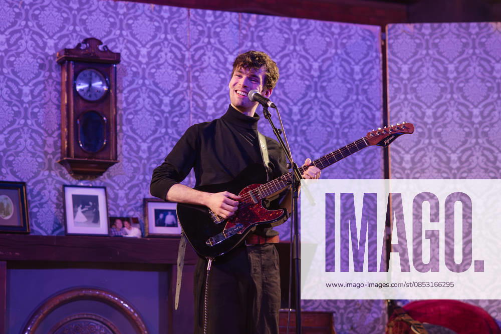 Cathal Murphy supporting Imelda May at the Union Chapel, Credit:Ewelina Stachurska Show Me You Avalon United Kingdom, London, Union Chapel