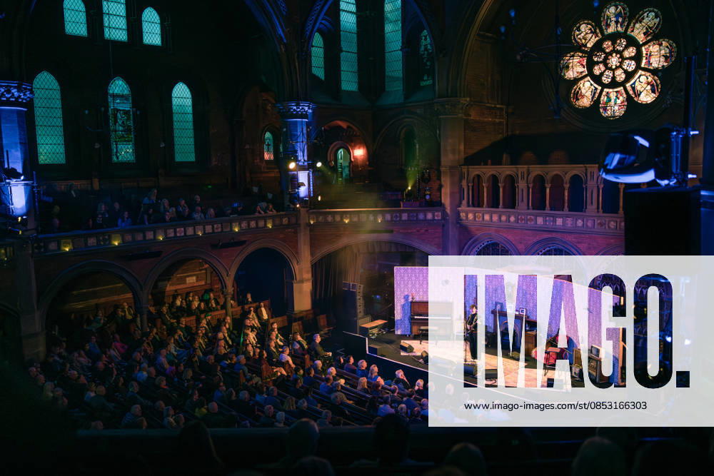 Cathal Murphy supporting Imelda May at the Union Chapel, Credit:Ewelina Stachurska Show Me You Avalon United Kingdom, London, Union Chapel