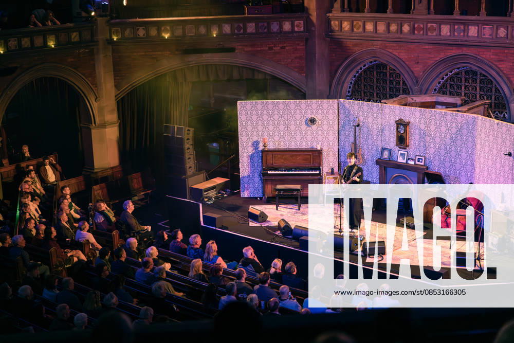 Cathal Murphy supporting Imelda May at the Union Chapel, Credit:Ewelina Stachurska Show Me You Avalon United Kingdom, London, Union Chapel