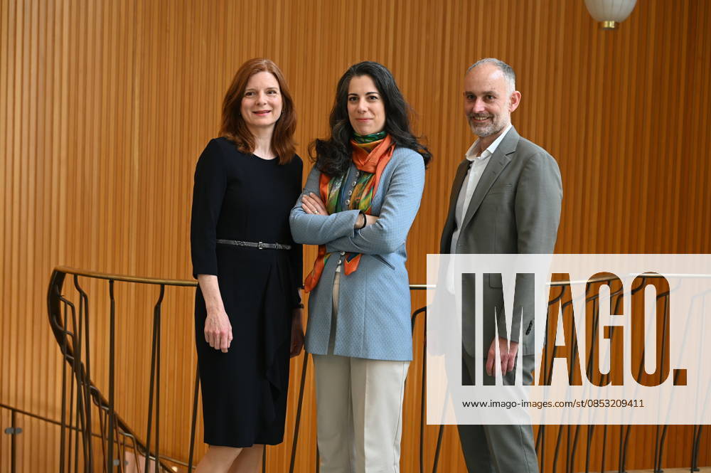 WDR Intendantin Katrin Vernau, l-r, und Dirigentin Marie Jacquot wird Chefdirigentin des WDR Sinfonieorchesters und Manager des WDR Sinfonieorchester Sebastian König