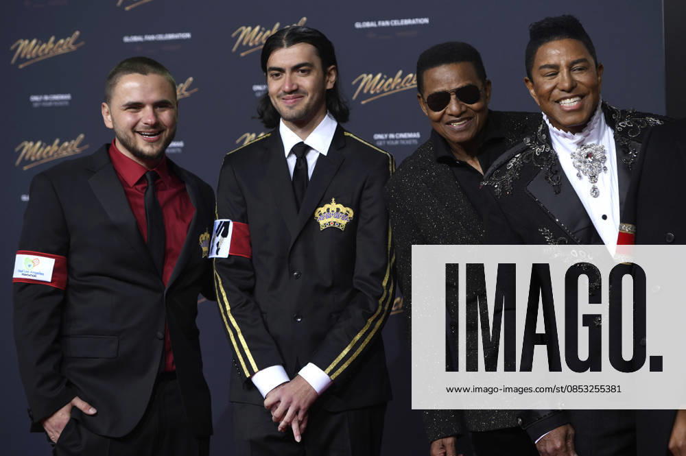 Bigi Jackson, Prince Jackson, Jackie Jackson und Jermaine Jackson bei der Premiere des Kinofilms Michael in der Uber Eats Music Hall. Berlin