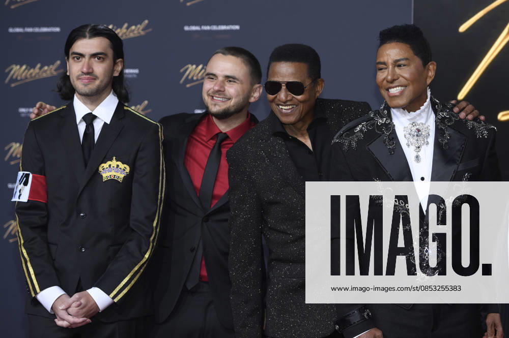 Bigi Jackson, Prince Jackson, Jackie Jackson und Jermaine Jackson bei der Premiere des Kinofilms Michael in der Uber Eats Music Hall. Berlin