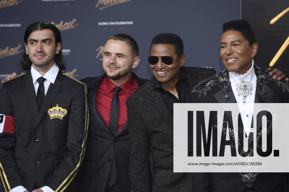 Bigi Jackson, Prince Jackson, Jackie Jackson und Jermaine Jackson bei der Premiere des Kinofilms Michael in der Uber Eats Music Hall. Berlin