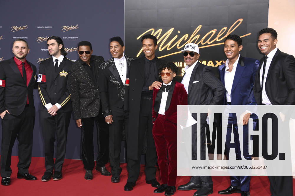 Prince Jackson, Bigi Jackson, Jackie Jackson, Jermaine Jackson, Jaafar Jackson, Juliano Krue Valdi, Marlon Jackson, Jermajesty Jackson und Randy Jackson Jr. bei der Premiere des Kinofilms Michael in der Uber Eats Music Hall. Berlin