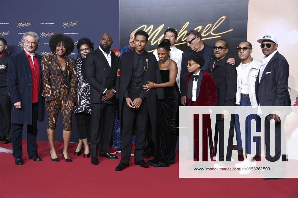 Bill Corso, Carla Farmer, Marci Rodgers, Antoine Fuqua, KeiLyn Durrel Jones, Jaafar Jackson, Nia Long, Miles Teller, Graham King, Juliano Krue Valdi, Rich & Tone Talauega und Marlon Jackson bei der Premiere des Kinofilms Michael in der Uber Eats Music Hall. Berlin