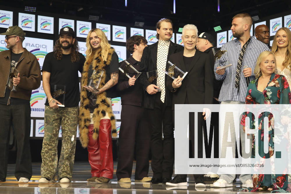Preisträger und Laudatoren bei der Verleihung des 26. Radio Regenbogen Award 2026 in der Europa-Park Arena. Rust
