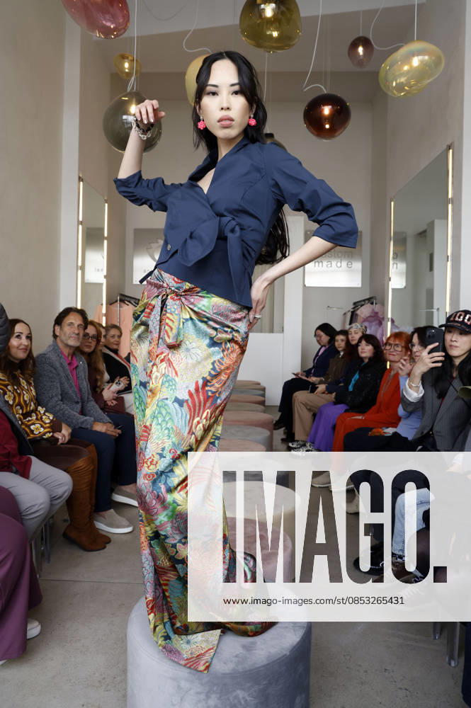 Miho Shiratori bei der Anja Gockel Fashion Show Frisches für die Sinne im Showroom Paris 44 by Anja Gockel. Berlin