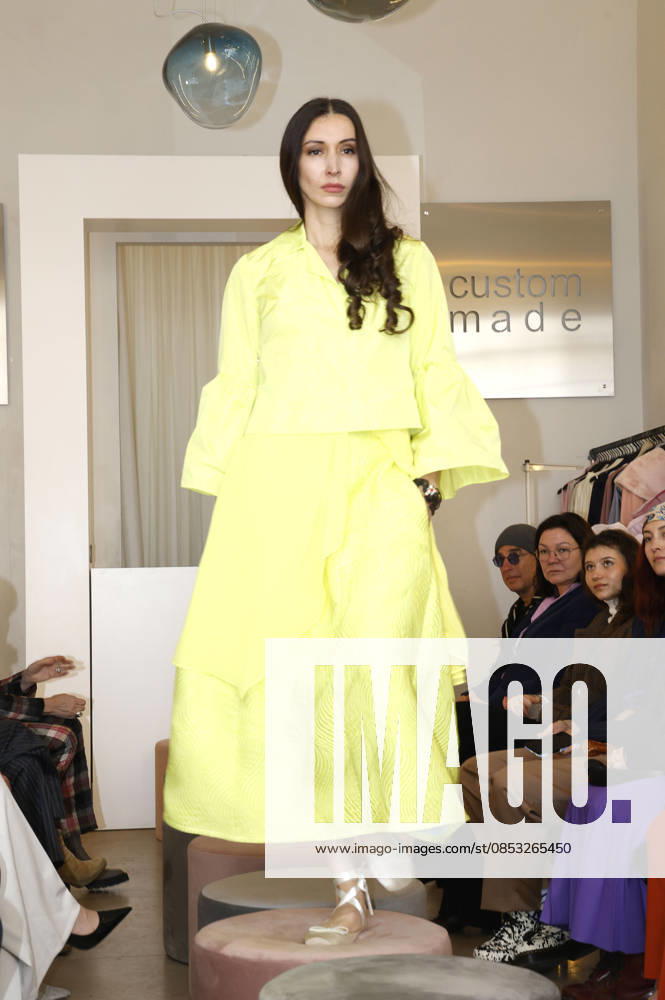Lia Kemendi bei der Anja Gockel Fashion Show Frisches für die Sinne im Showroom Paris 44 by Anja Gockel. Berlin