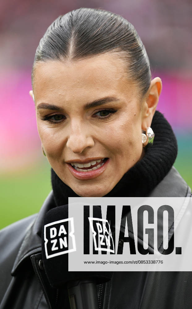 Fussball 1.Bundesliga, 1.FC Koeln - Werder Bremen. Laura Wontorra ( DAZN ) Koeln