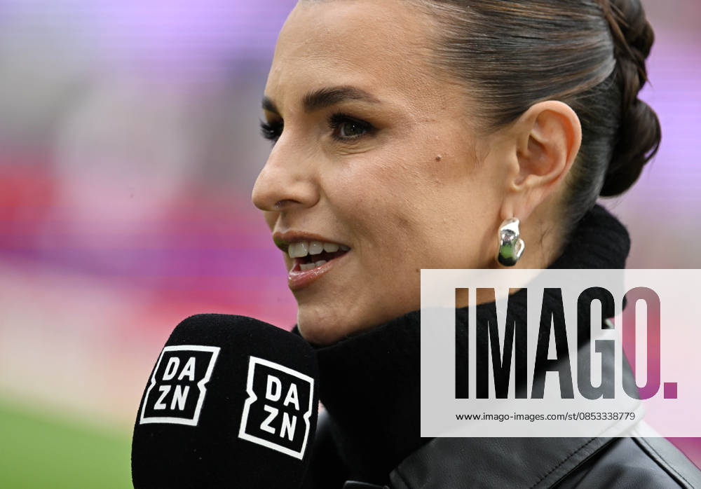 Fussball 1.Bundesliga, 1.FC Koeln - Werder Bremen. DAZN .Laura Wontorra. Koeln