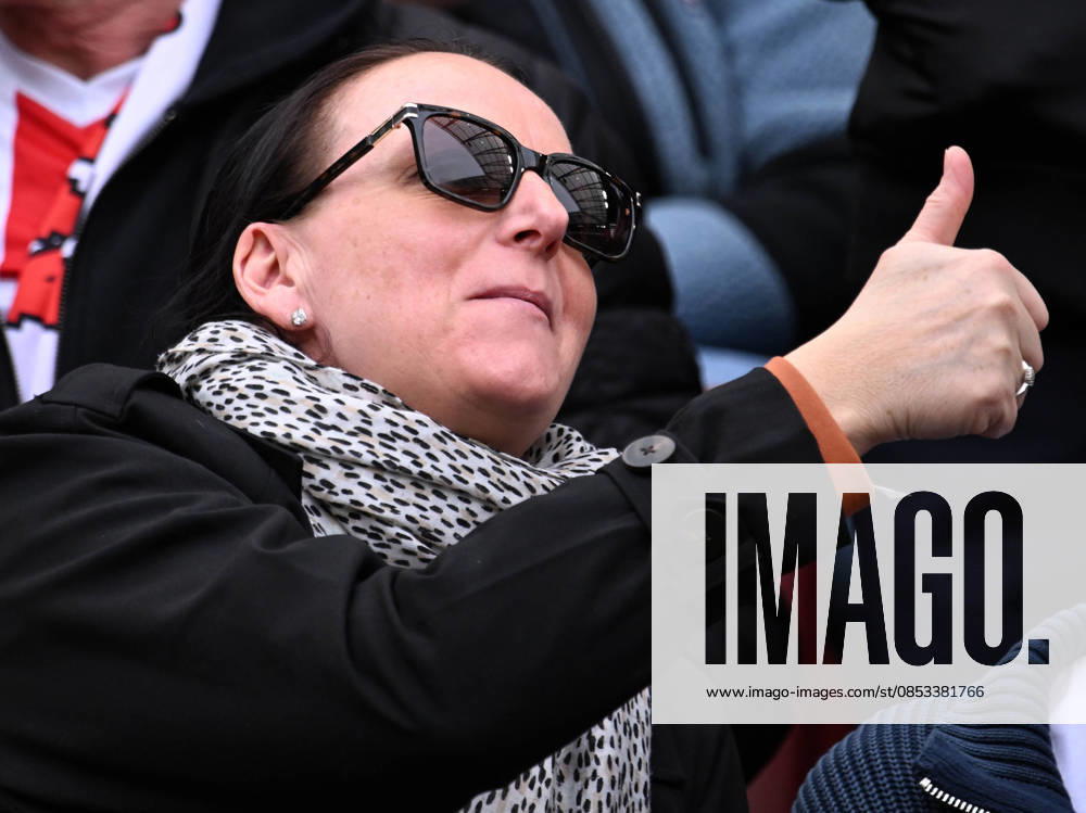 Fussball 1.Bundesliga, 1.FC Koeln - Werder Bremen. Sabrina El Mala , Mutter von Said El Mala. Koeln