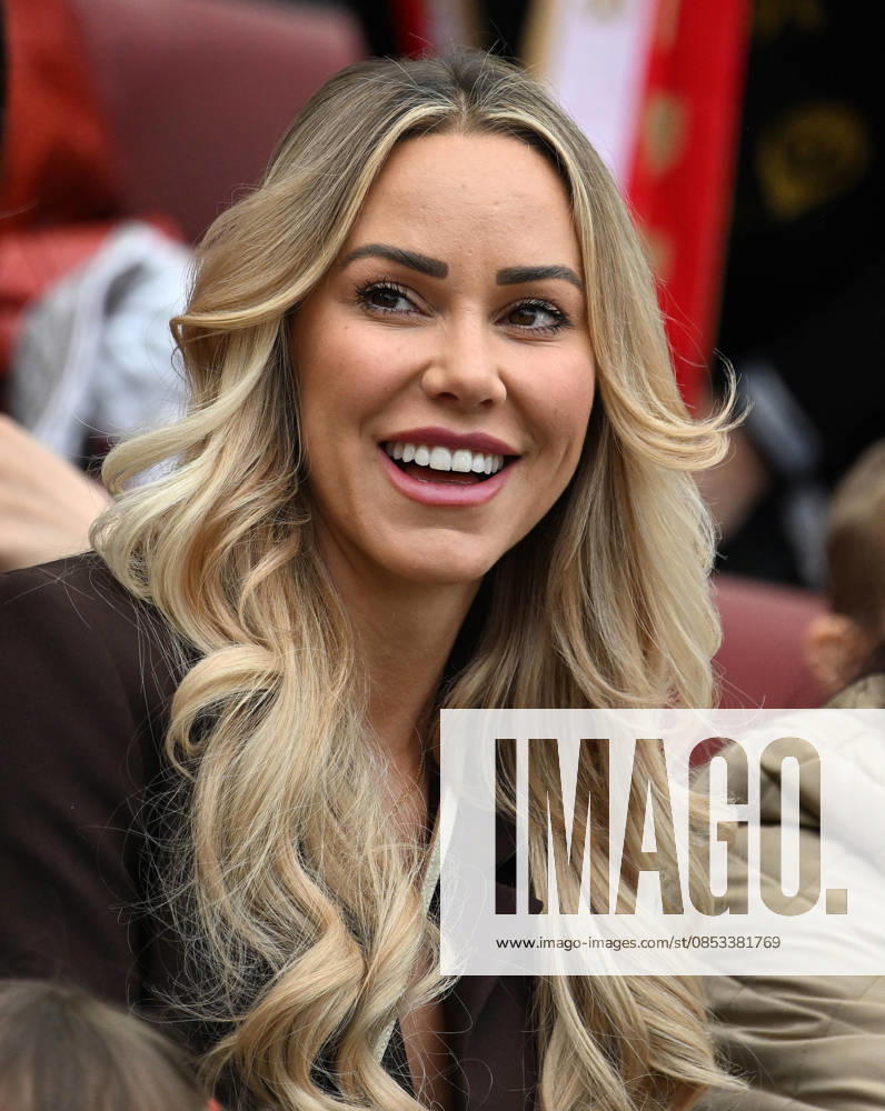 Fussball 1.Bundesliga, 1.FC Koeln - Werder Bremen. Freundin von Tom Krauß , Vanessa Mariposa auf der Tribüne. Koeln