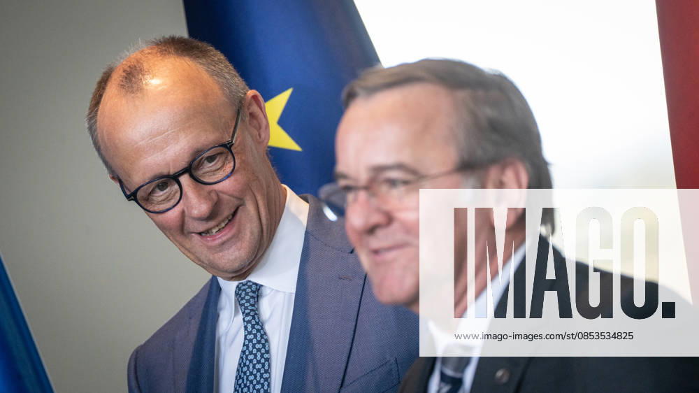 Bundeskanzler Friedrich Merz mit Verteidigungsminister Boris Pistorius (von links) im Bundeskanzleramt am Rande der Pressekonferenz;Ukrainischer Präsident im Bundeskanzleramt Berlin, Deutschland April 2026, Berlin Berlin Deutschland Bundeskanzleramt