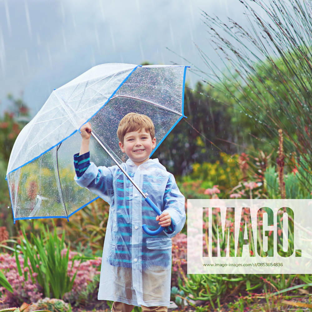 Cropped portrait of a young boy standing outside in the rain. (License=RF) ,model released, Symbolfoto