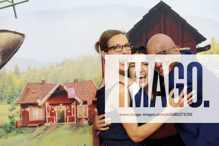 Roxana Samadi mit Mutter und Vater Ali Samadi Ahadi bei der Premiere des Kinofilms Pettersson und Findus - Findus zieht um im UCI Kino. Düsseldorf