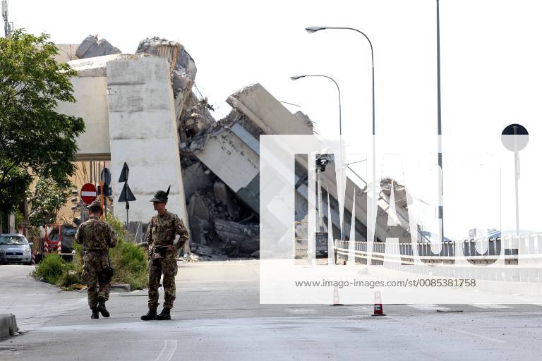 Foto IPP Alfonso Cannavacciuolo Genova 10 09 2018 il Ponte Morandi viadotto Polcevera ad un mese dal suo crollo cedimento strutturale nella foto: alpini vigilano una parte del ponte crollato Italy Photo Press - World Copyright 0