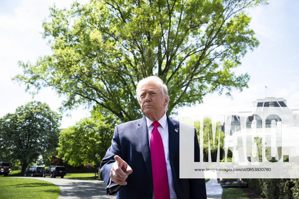 DC: President Trump Departs the White House United States President Donald J Trump speaks to members of the media on the South Lawn of the White House before departing on Marine One, in Washington, D.C., on Thursday, April 16, 2026. President Trump is traveling to Las Vegas, Nevada for an event highlighting Republican tax policies after the April 15 tax deadline. Credit: CNP AdMedia Washington District of Columbia United States of America