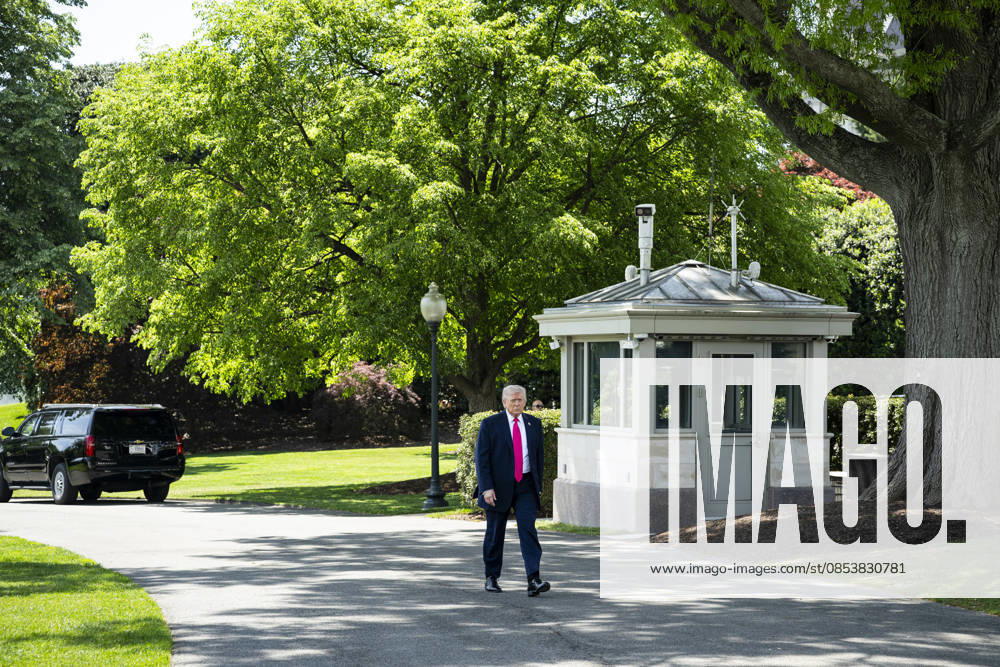 DC: President Trump Departs the White House United States President Donald J Trump walks on the South Lawn of the White House before departing on Marine One, in Washington, D.C., on Thursday, April 16, 2026. President Trump is traveling to Las Vegas, Nevada for an event highlighting Republican tax policies after the April 15 tax deadline. Credit: CNP AdMedia Washington District of Columbia United States of America