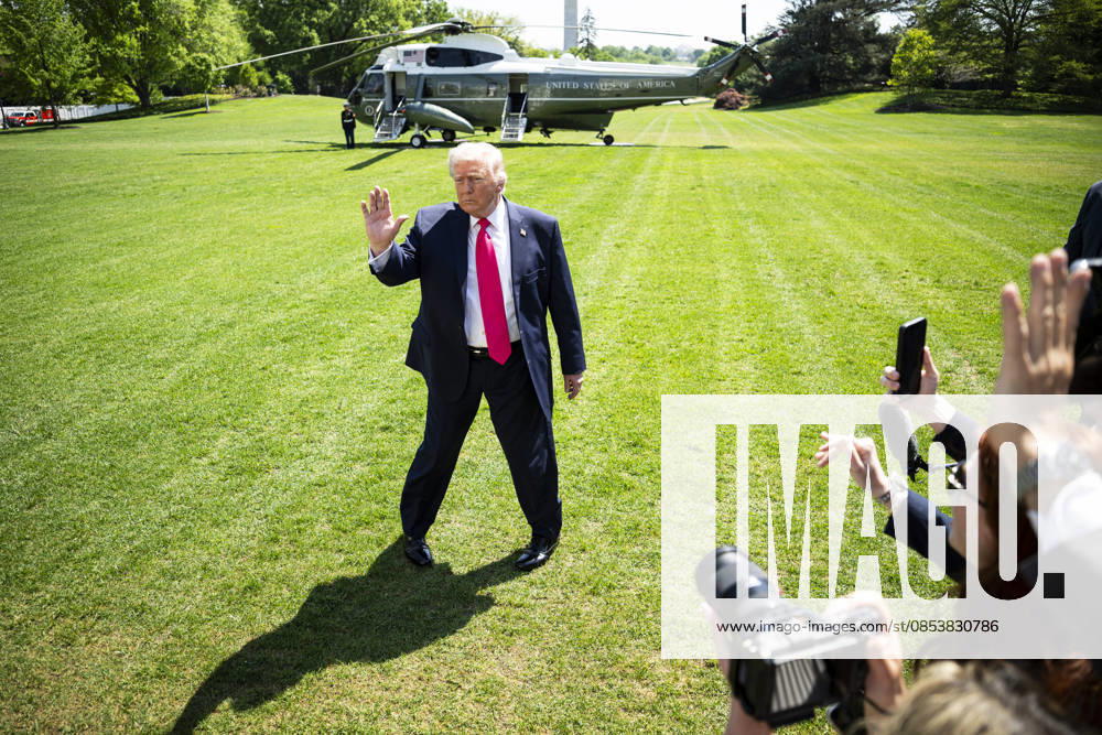 DC: President Trump Departs the White House United States President Donald J Trump waves on the South Lawn of the White House before departing on Marine One, in Washington, D.C., on Thursday, April 16, 2026. President Trump is traveling to Las Vegas, Nevada for an event highlighting Republican tax policies after the April 15 tax deadline. Credit: CNP AdMedia Washington District of Columbia United States of America