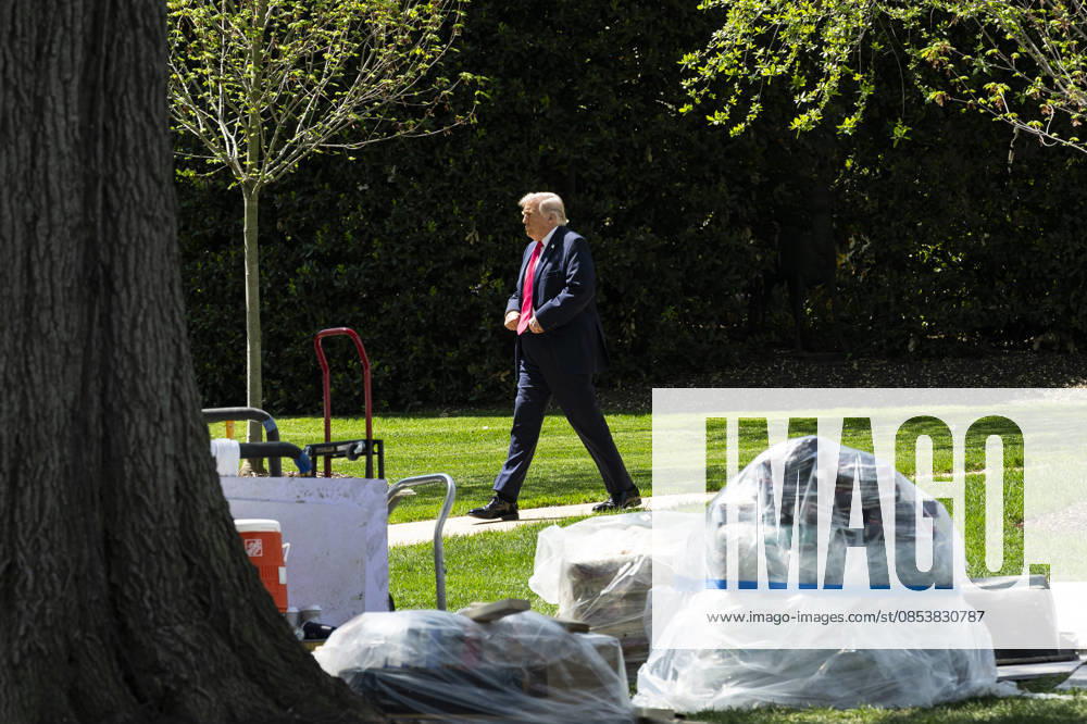 DC: President Trump Departs the White House United States President Donald J Trump walks behind ongoing construction on the South Lawn of the White House before departing on Marine One, in Washington, D.C., on Thursday, April 16, 2026. President Trump is traveling to Las Vegas, Nevada for an event highlighting Republican tax policies after the April 15 tax deadline. Credit: CNP AdMedia Washington District of Columbia United States of America