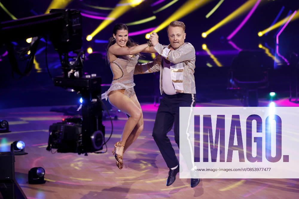 Entertainer Ross Antony und Profitänzerin Mariia Maksina bei der sechsten Tanzshow der 19. Staffel der RTL-Tanzshow Lets Dance im Coloneum. Ein Pflaster verdeckt den Vorfall aus der Show: Ross Antony lief während des Tanz Blut übers Gesicht, nachdem er sich beim eine blutende Wunde zugezogen hatte. Köln, 17.04.2026 NRW Deutschland
