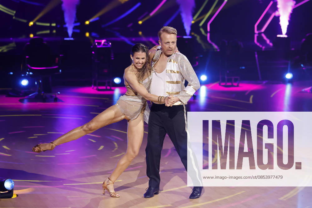 Entertainer Ross Antony und Profitänzerin Mariia Maksina bei der sechsten Tanzshow der 19. Staffel der RTL-Tanzshow Lets Dance im Coloneum. Ein Pflaster verdeckt den Vorfall aus der Show: Ross Antony lief während des Tanz Blut übers Gesicht, nachdem er sich beim eine blutende Wunde zugezogen hatte. Köln, 17.04.2026 NRW Deutschland