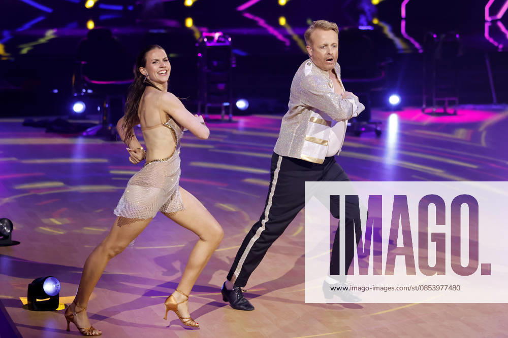 Entertainer Ross Antony und Profitänzerin Mariia Maksina bei der sechsten Tanzshow der 19. Staffel der RTL-Tanzshow Lets Dance im Coloneum. Ein Pflaster verdeckt den Vorfall aus der Show: Ross Antony lief während des Tanz Blut übers Gesicht, nachdem er sich beim eine blutende Wunde zugezogen hatte. Köln, 17.04.2026 NRW Deutschland