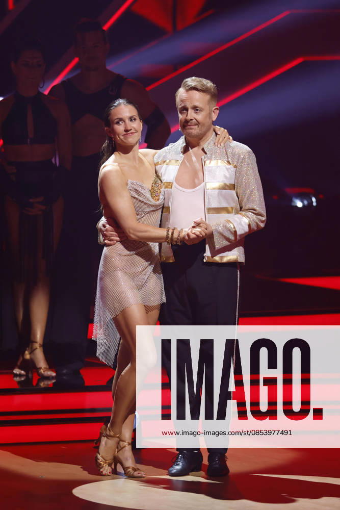 Entertainer Ross Antony und Profitänzerin Mariia Maksina bei der sechsten Tanzshow der 19. Staffel der RTL-Tanzshow Lets Dance im Coloneum. Ein Pflaster verdeckt den Vorfall aus der Show: Ross Antony lief während des Tanz Blut übers Gesicht, nachdem er sich beim eine blutende Wunde zugezogen hatte. Köln, 17.04.2026 NRW Deutschland