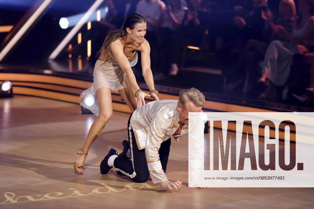Entertainer Ross Antony und Profitänzerin Mariia Maksina bei der sechsten Tanzshow der 19. Staffel der RTL-Tanzshow Lets Dance im Coloneum. Ein Pflaster verdeckt den Vorfall aus der Show: Ross Antony lief während des Tanz Blut übers Gesicht, nachdem er sich beim eine blutende Wunde zugezogen hatte. Köln, 17.04.2026 NRW Deutschland